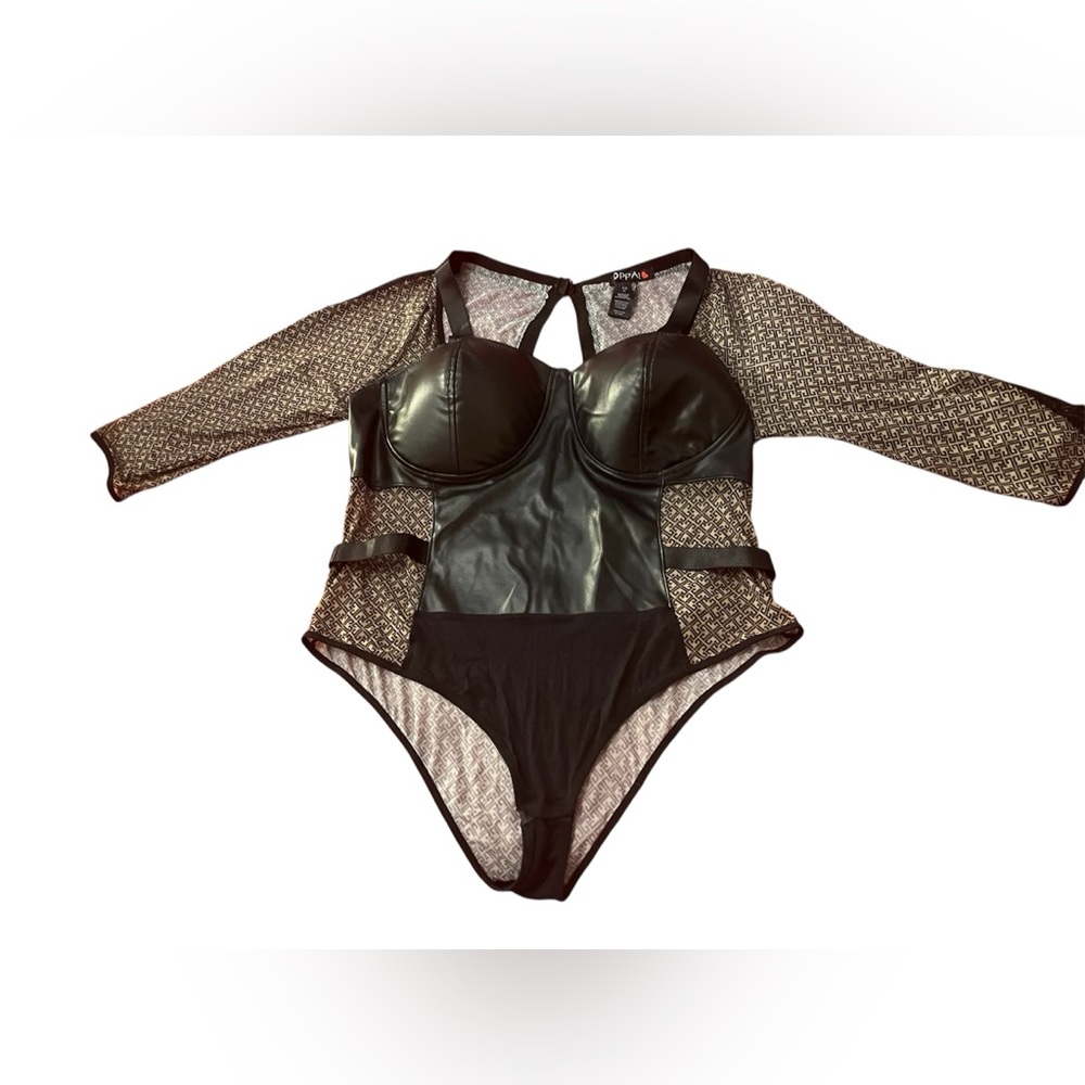 Oopa❤️ Brand Chic Black Bodysuit with Patterned Sleeves